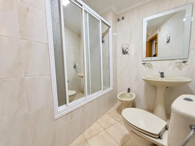 Amplio piso de 3 habitaciones junto a la Glorieta y el puerto de Santa Pola — 30