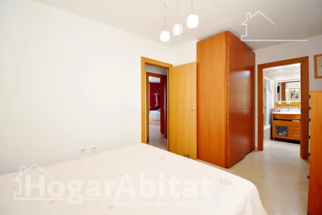 ADOSADO CON 3 TERRAZAS, BALCÓN, PISCINA Y GARAJE — 22
