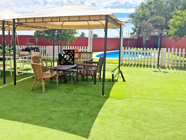 Chalet de 300m2 con piscina y Taller Mecánico profesional en - foto 4