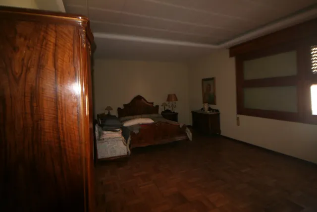 CASA A TRES ESQUINAS SITUADA A ESCASOS METROS DE LA IGLESIA DE LA ASUNCION. — 42