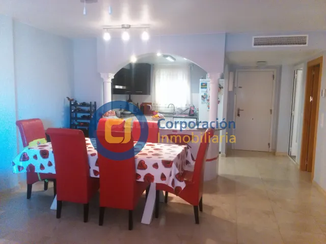 Ático con dos dormitorios, garaje y piscina comunitaria en T - foto 3