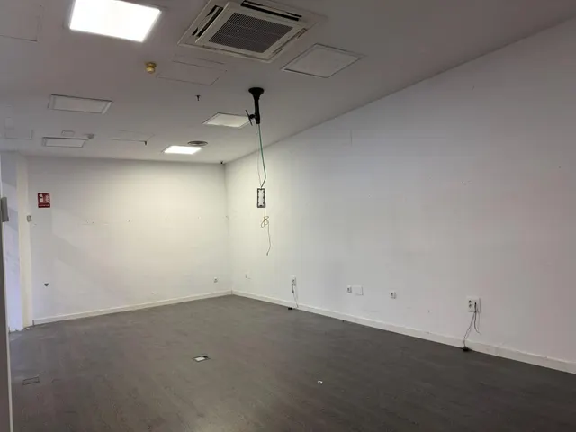 DOS LOCALES COMERCIALES JUNTOS CON ALMACEN Y ASEO PROPIO — 8