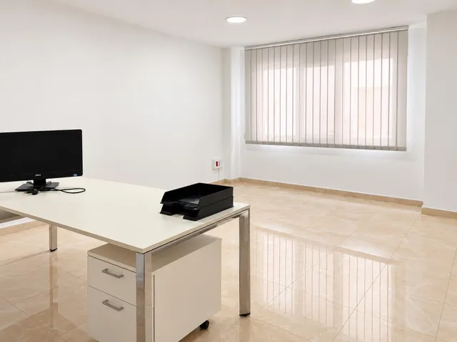 Amplia Oficina Reformada en PLAZA CONCEPCIÓN — 7