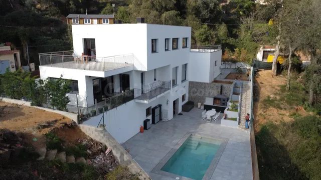 Vivienda unifamiliar aislada en Mas Pere de Calonge - foto 2