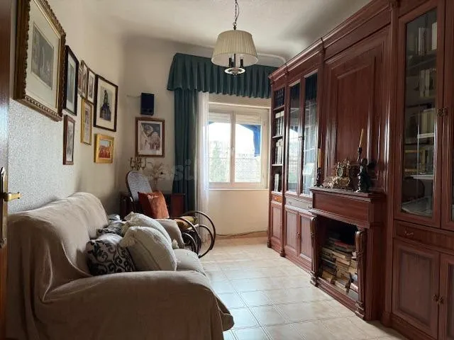 Venta de piso 5 dormitorios en la Plaza Circular - foto 3