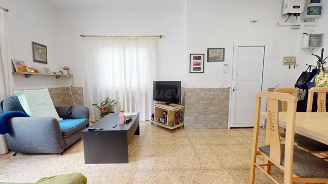 Casa de dos plantas con parcela, amplios exteriores, aparcamiento y azotea en Las Palmas de Gran Canaria — 2