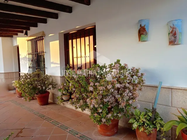 CHALET CON PISCINA EN JUNTA DE LOS RIOS — 5