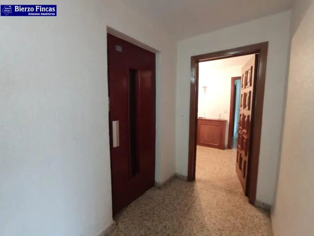 SE VENDE AMPLIO PISO EN PONFERRADA — 44
