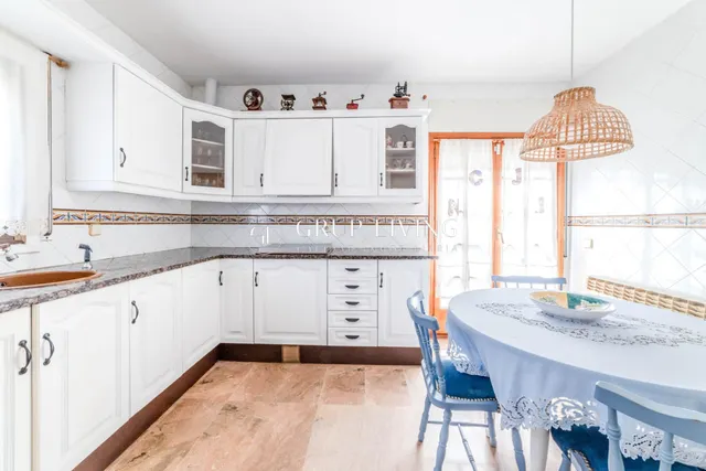 ELEGANTE CASA ESQUINERA DE ESTILO INGLÉS CON VISTAS AL MAR — 14