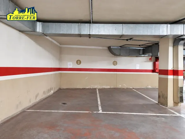 Centrica plaza de aparcamiento en alquiler en puerta de purchena. — 5