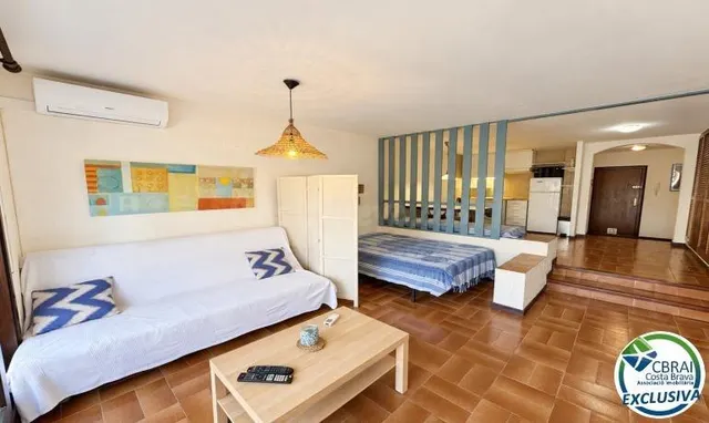 Amplio estudio con terraza y licencia turística a 80 metros  - foto 4
