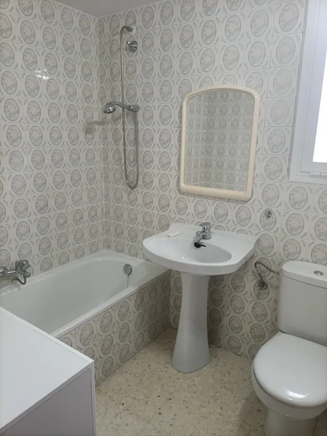 Piso de 3 dormitorios con piscina y garaje en urbanización cerca de la playa — 21