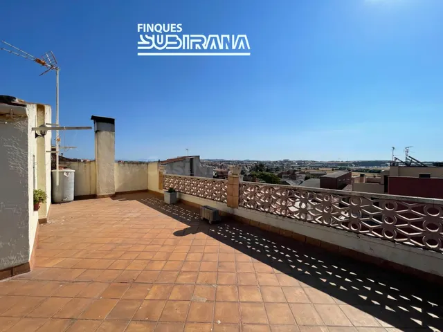 Pis ampli de 165 m2 amb garatge i gran terrassa al Barri Nou - foto 3
