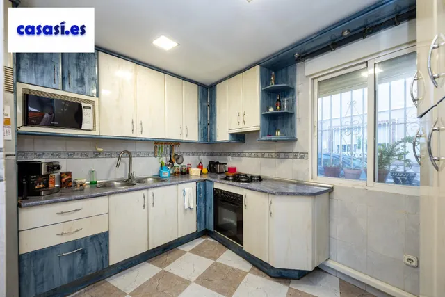 Casa con estupenda ubicación en Armilla. avenida de los ogíjares — 10