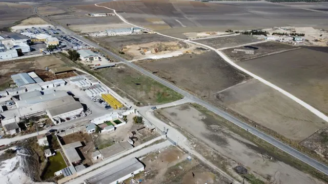 PERFECTA INVERSION como huerto solar- Parcela de 34.000 m2 a - foto 3