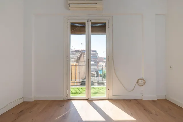 ¡Oportunidad en Armilla! Piso reformado de 3 dormitorios. — 2