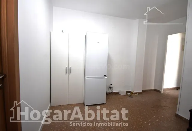 SEMIREFORMADO, EXTERIOR Y ACOGEDOR JUNTO A LA PLAÇA DE LA LI - foto 3