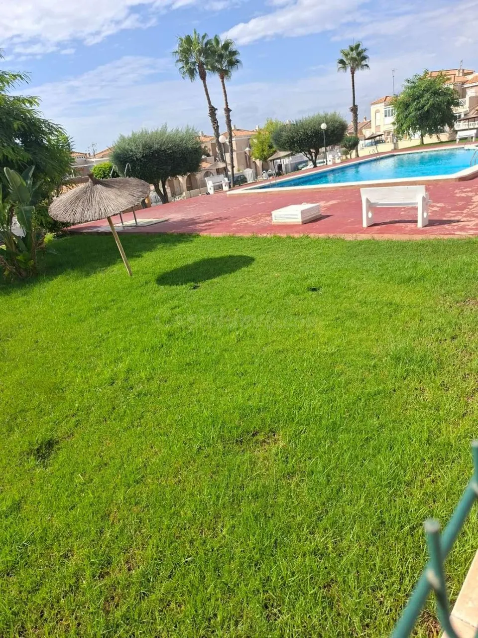FANTASTICO CHALET ADOSADO CON PISCINA COMUNITARIA, IDEAL PARA VIVIR TODO EL AÑO