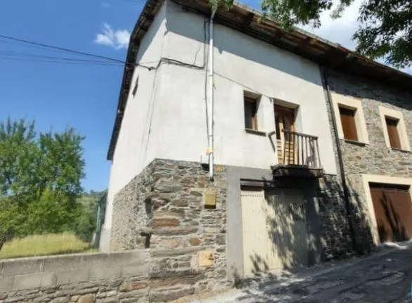 VIVIENDA UNIFAMILIAR EN SALAS DE LOS BARRIOS