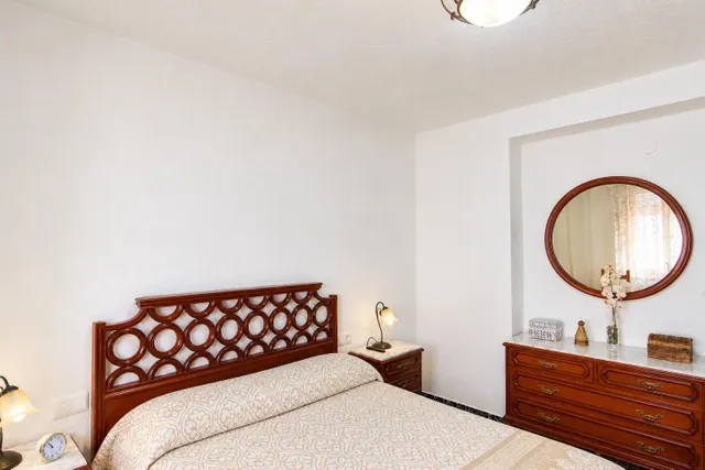 En venta casa pareada de 4 habitaciones, con patio y terraza, barriada las flores — 11