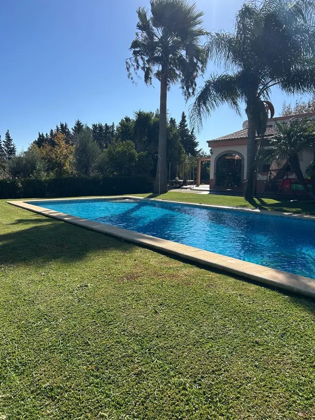 Espectacular Chalet cerca del Colorado con Piscina y Amplios Espacios — 7