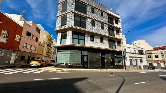 Piso exterior de 3 dormitorios y 2 baños con garaje y trastero en Avenida Buenos Aires. — 46