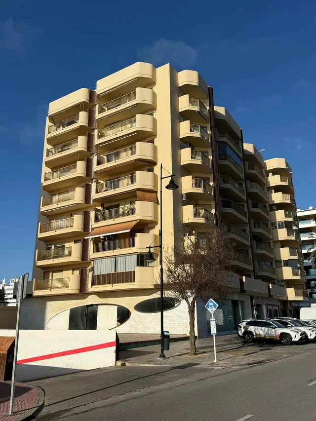 Magnifico piso con plaza de parking a 50 metros de la playa en Fuengirola. — 23