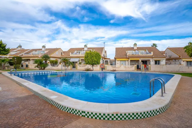 Encantadora Casa Adosada con Terraza Soleada en La Zenia — 25