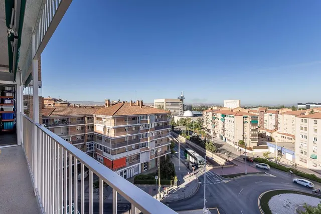 PISO REFORMADO CON VISTAS PANORÁMICAS A UN PASO DEL CENTRO DE GRANADA — 17
