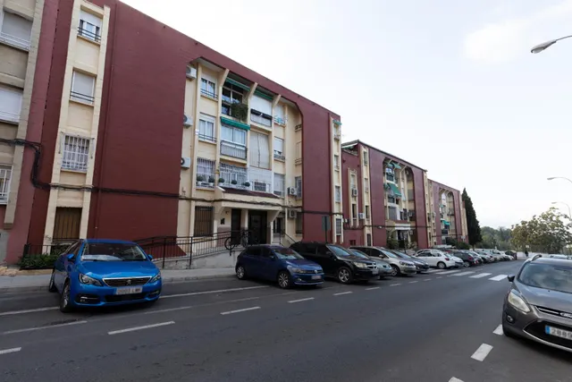 Piso ideal para inversión con alta rentabilidad junto a facultades de  Cartuja en Granada — 35