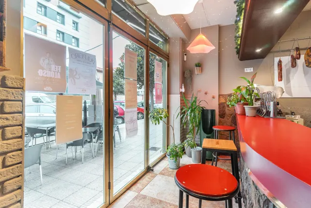 Oportunidad de Traspaso: Bar Restaurante en Funcionamiento en Oviedo — 18