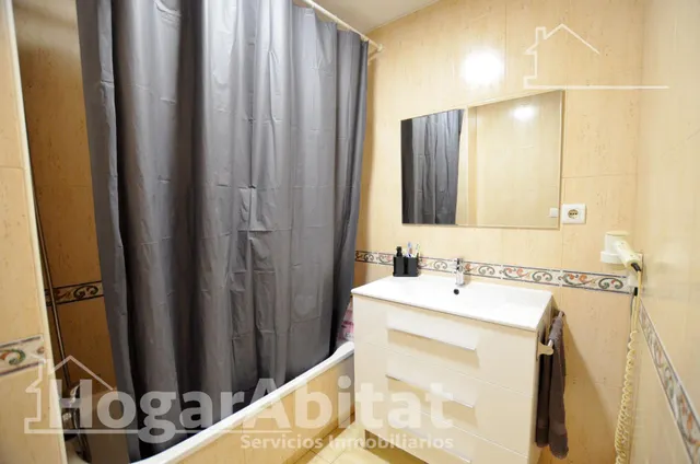 ¡En buena zona! Amplio, moderno y esquinero con gran balcón de buenas vistas — 27