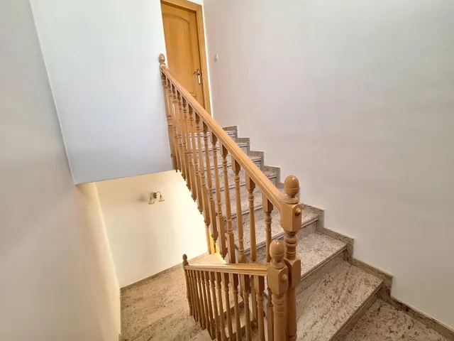 Gran casa familiar en el centro de Pinoso con garaje excepcional y posibilidades para crear tu propio negocio — 45
