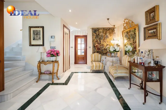 FANTASTICA CASA EN PLAZA DE LOS LOBOS — 9