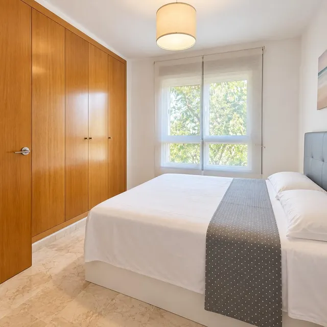 AMPLIO PISO DE 3 DORMITORIOS CON GRAN BALCÓN, GARAJE Y PISCINA EN SANT PAU — 7