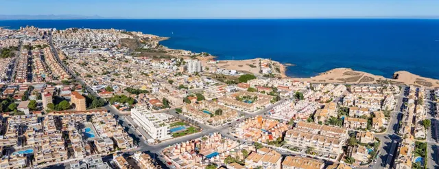 Apartamentos de nueva construcción con licencia turística a 300 m de la playa en Torrevieja — 33