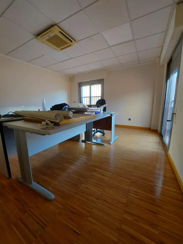 SE VENDE O ALQUILA LOCAL DE OFICINAS Y DESPACHOS EN BENIAJAN — 14