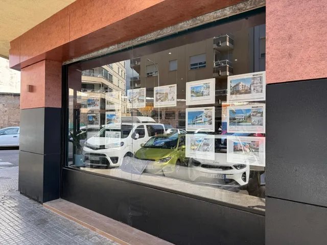 Local comercial 90m² en venta - Foners — 19