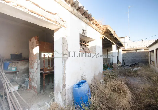 Ref. 04402.- Solar urbano con dos almacenes en S. Antonio de Benagéber, núcleo urbano. — 9