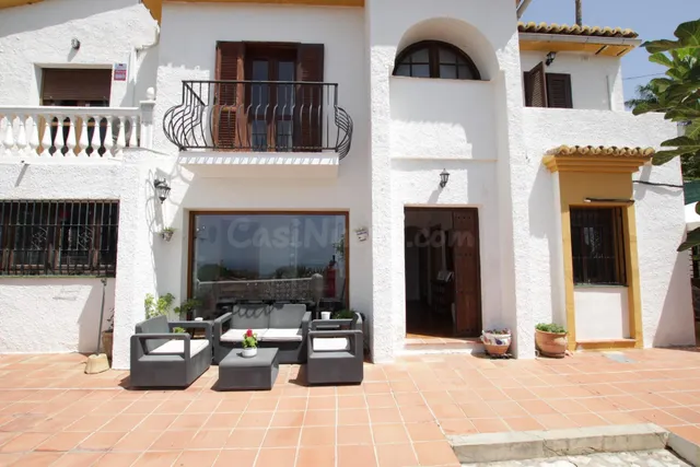 CHALET INDEPENDIENTE EN VENTA CON VISTAS AL MAR EN BENALMADE