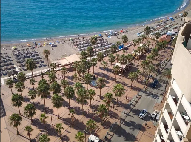 Fantástico estudio con vistas panorámicas al mar en primera línea de playa en Fuengirola — 28