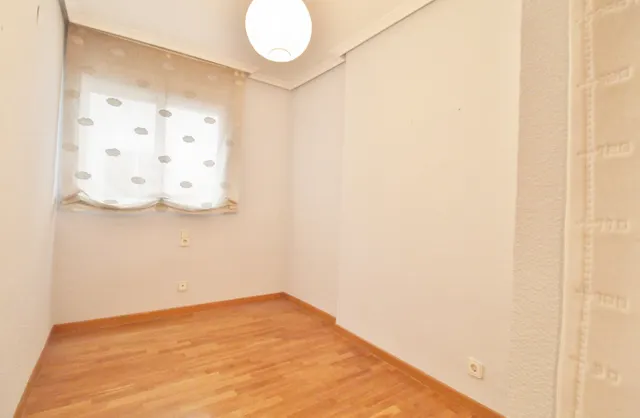 Maravillosa vivienda junto al Corte Inglés. Ahora en oferta. Llámanos. — 28