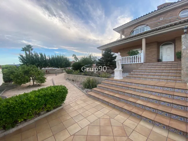 Espectacular chalet en la mejor zona del municipio — 44