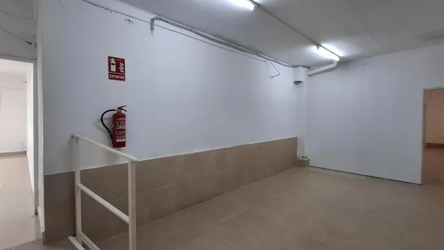 Bajo comercial en alquiler de 96 m2 situado muy cercano a la Plaza del Pueblo de Paterna. — 15