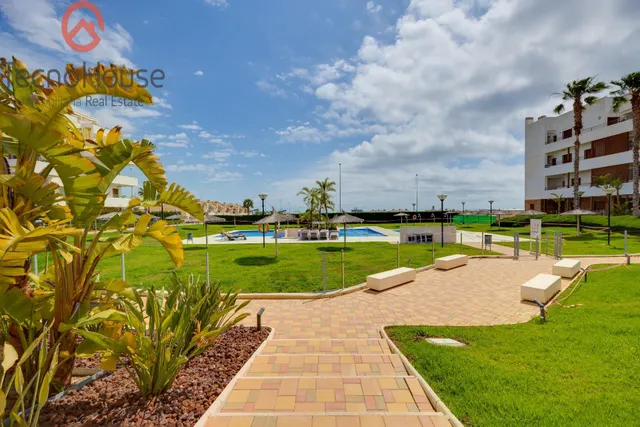 Moderno Piso en Residencial Terrazas De Campoamor con Vistas al Mar — 50