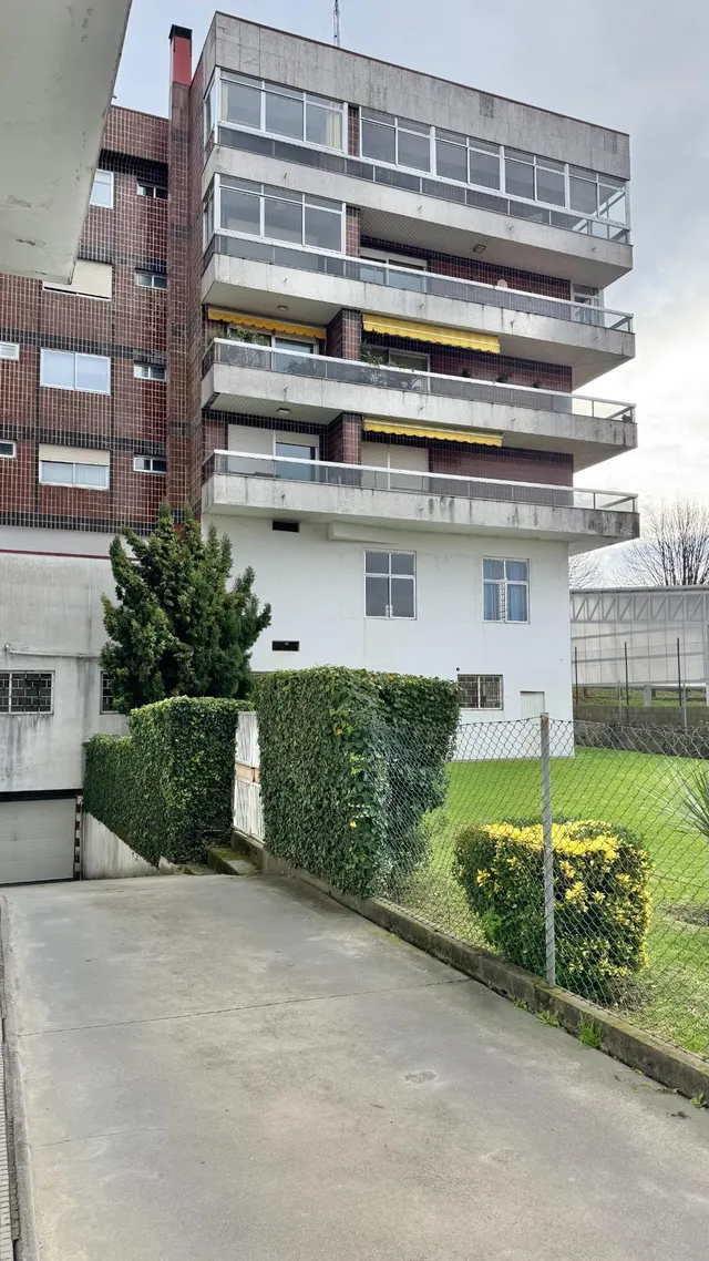 Amplio local comercial en zona Hispanidad – 359 m2, luminoso y con acceso para vehículos — 9