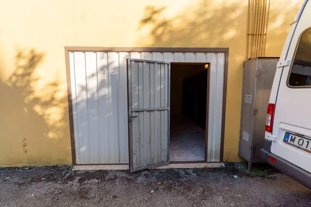 Piso espacioso con terraza y balcón en urbanización privada — 39
