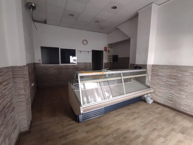 SE ALQUILA LOCAL COMERCIAL  EN ZONA CENTRO CON SALIDA DE HUMOS !!! — 4