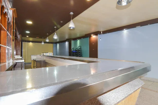 Urbis te ofrece un local en venta en zona Vidal, Salamanca. — 10