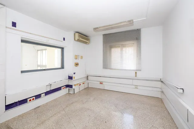 Piso 6 habitaciones 280m² en venta - Av. De Salobreña — 23